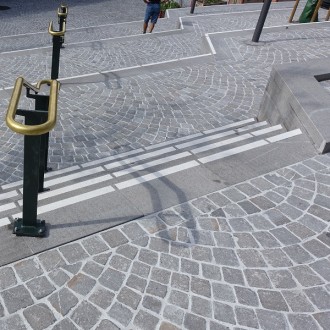 Pavés et blocs d'escalier flammés