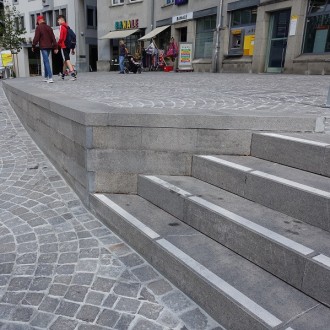 Pavés et blocs d'escalier flammés