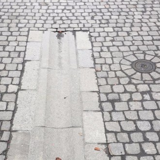 Caniveaux surface fraisée au diamant, flammée et des pavés flammés