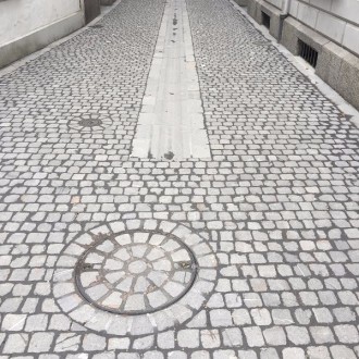 Caniveaux surface fraisée au diamant, flammée et des pavés flammés