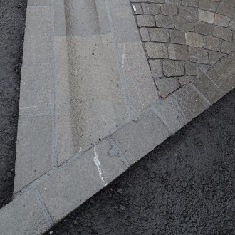 Caniveaux surface fraisée au diamant, flammée