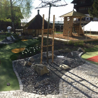 pavés irréguliers grands et des blocs bruts, forme irrégulière