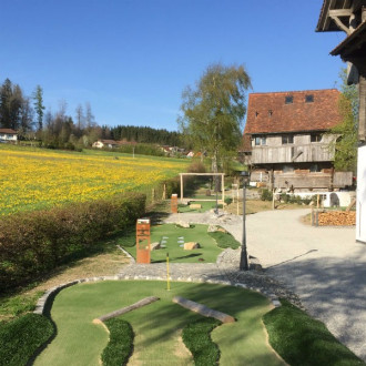 Boutisses 10 et des blocs bruts, forme irrégulière