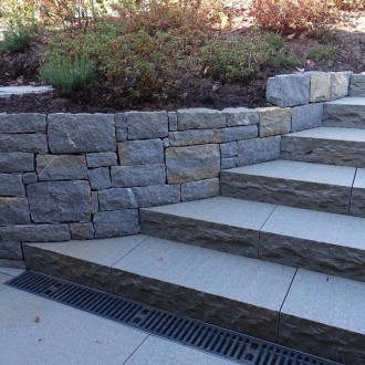 Pierres de mur pour maçonnerie ecossaise, bétonnage arrière
Hauteur de couche variable, H = 6 - 20 cm