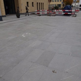 Dalles de revêtement pour sols flammées