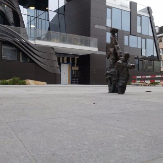 Dalles de revêtement pour sols flammées