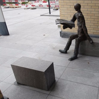 Cube et dalles de revêtement pour sols flammées