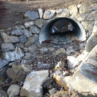 Blocs non travaillés, blocs bruts, forme irrégulière,  1000 - 2000 kg / bloc