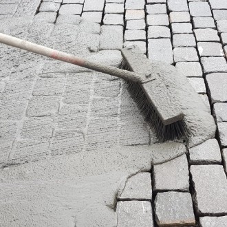 Pavés et boutisses surface flammée