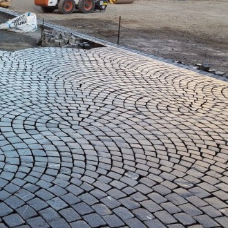 Pavés et boutisses surface flammée