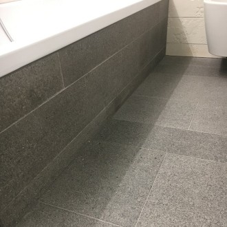 Dalles brossées, antiques