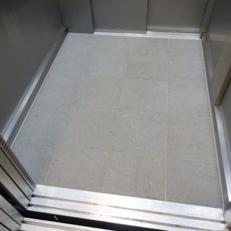 Dalles de revêtement pour sols sablées