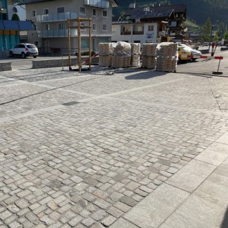 pavés, boutisses, dalles flammés