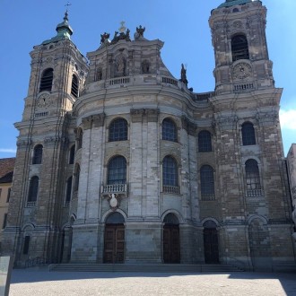 Pavés et boutisses surface flammée