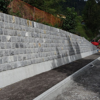 Pierres de mur pour maçonnerie en couches, bétonnage arrière
Hauteur de couche uniforme, 
H = 25 cm