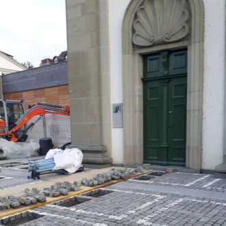 Pavés flammés et têtes blanches