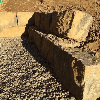 Blocs / Pierres d'ornement clivés grossièrement