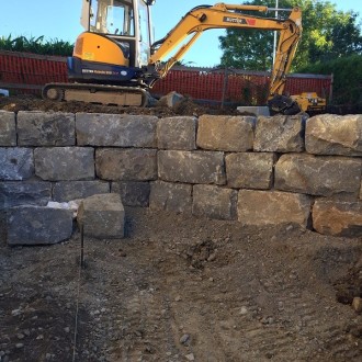 Blocs / Pierres d'ornement clivés grossièrement