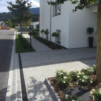 Dalles, pavés et bordurettes flammés